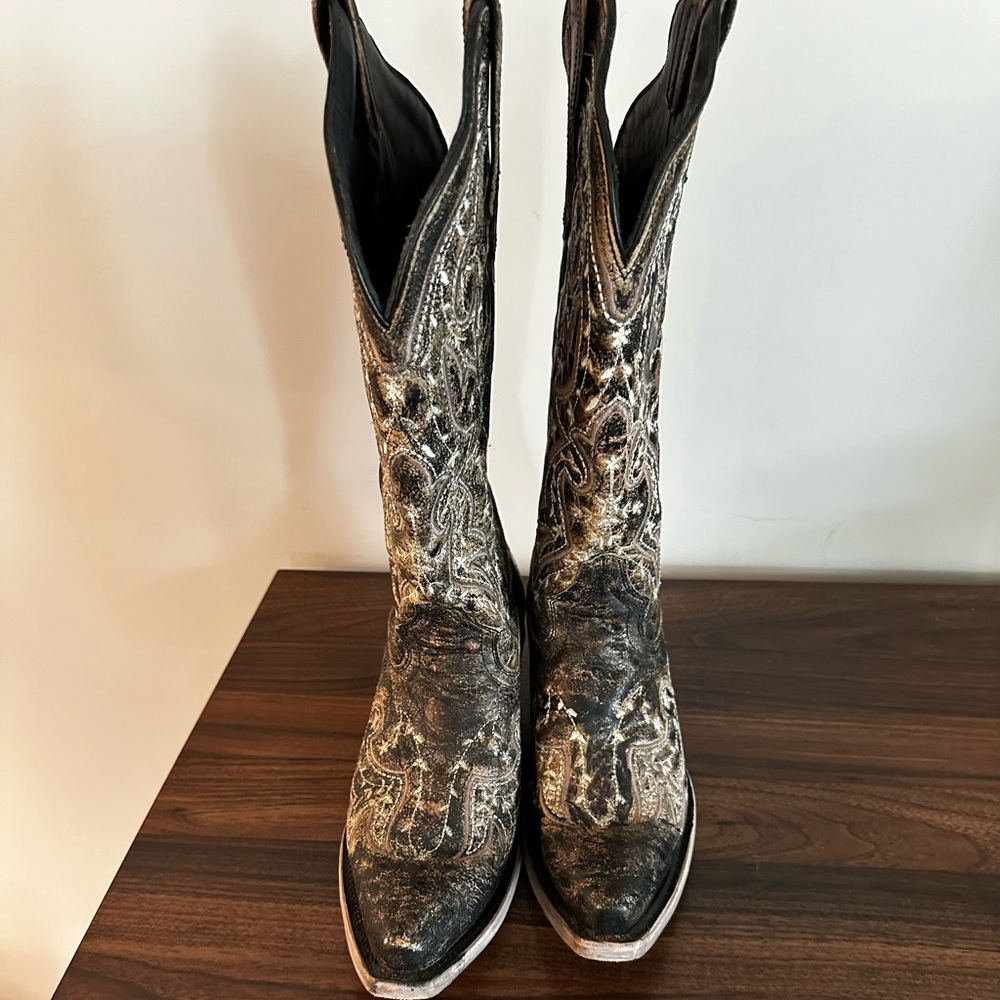 Genuine leather Cowgirl Boots. Wore once to a concert. Size 8